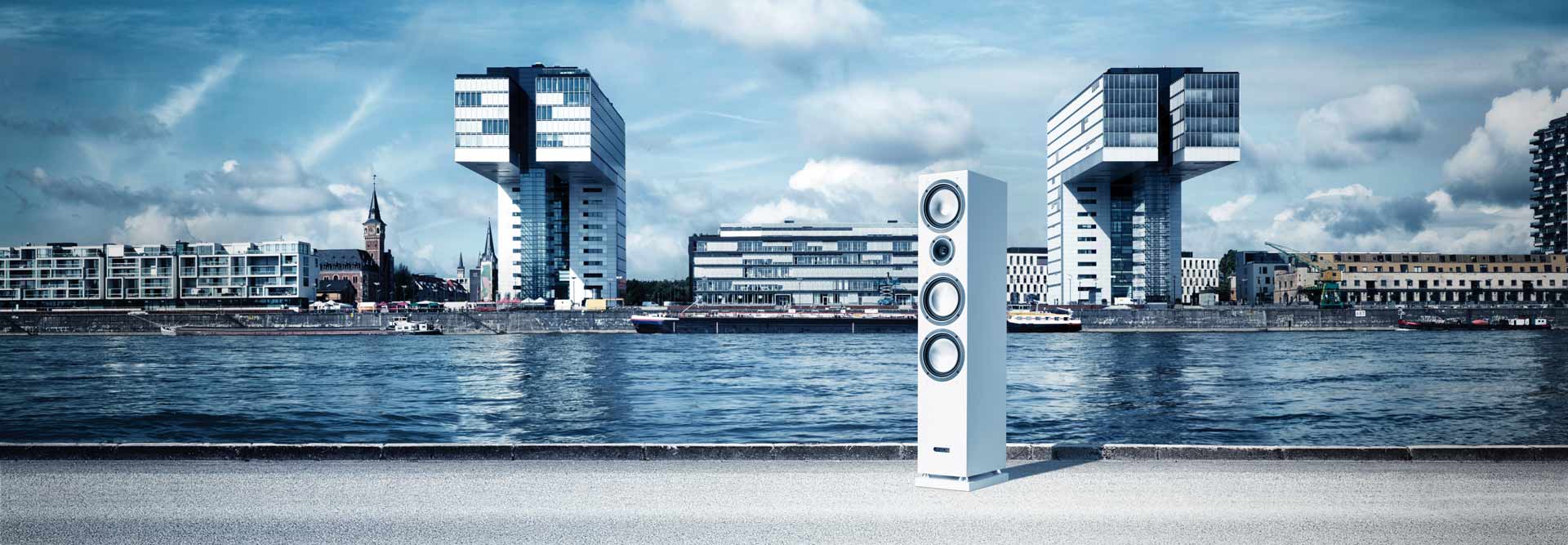 Loudspeaker in front of a river